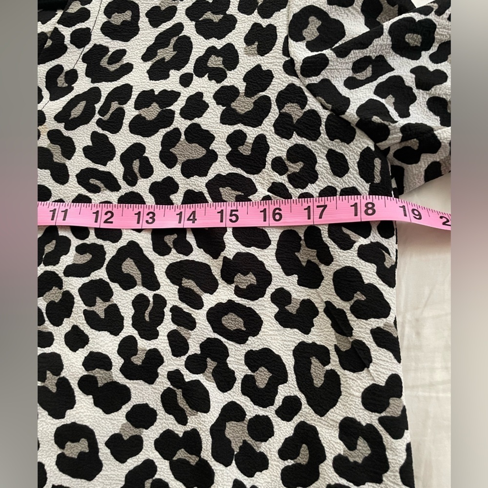 Michael Kors Leopard Animal Print Top Blouse Women’s Small White Black Gray - Picture 6 of 9